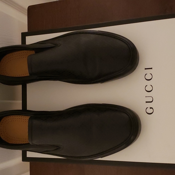 Gucci  Supreme Sneakers - Picture 3 of 7